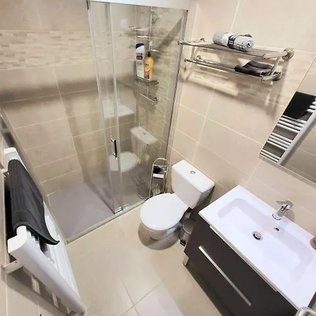 Ribere 2 Single-story Studio, Sanctuary Apartment *