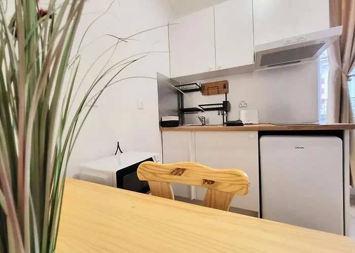 Ribere 2 Single-story Studio, Sanctuary Apartment *